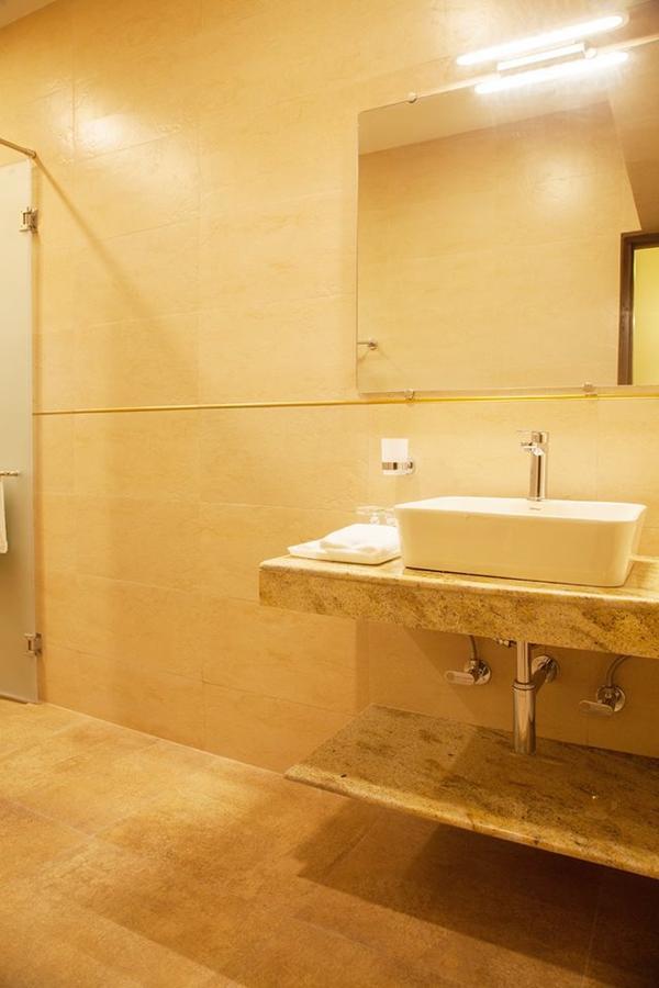 Bed and Breakfast The Ivy House Калькутта Экстерьер фото